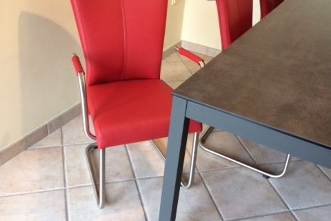 Eetkamertafel met stoelen